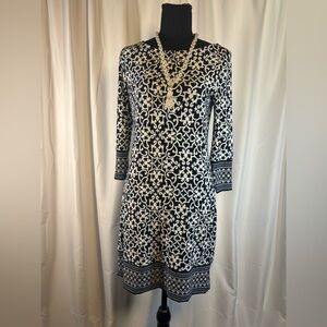 White House Black Market Black Ivory Scroll Print Shift Dress 3/4 Sleeve Size XS